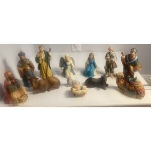 Kirkland Traditions 12 Piece Porcelain Nativity Set With Original Box #75177